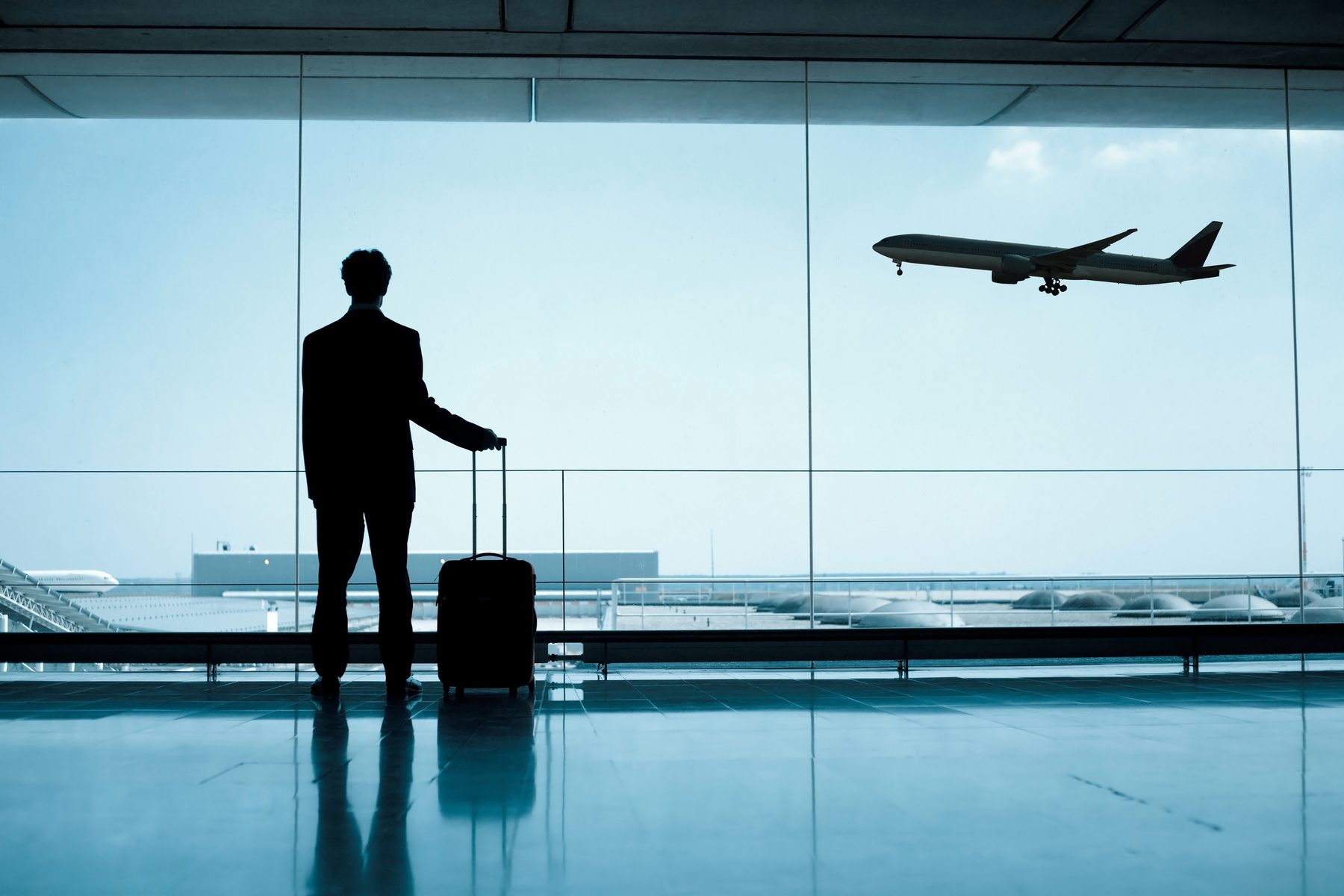 Voyageur d’affaires à l’aéroport - AGIS Business Travel